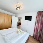 Appartementhaus Binzer Sterne 43 *